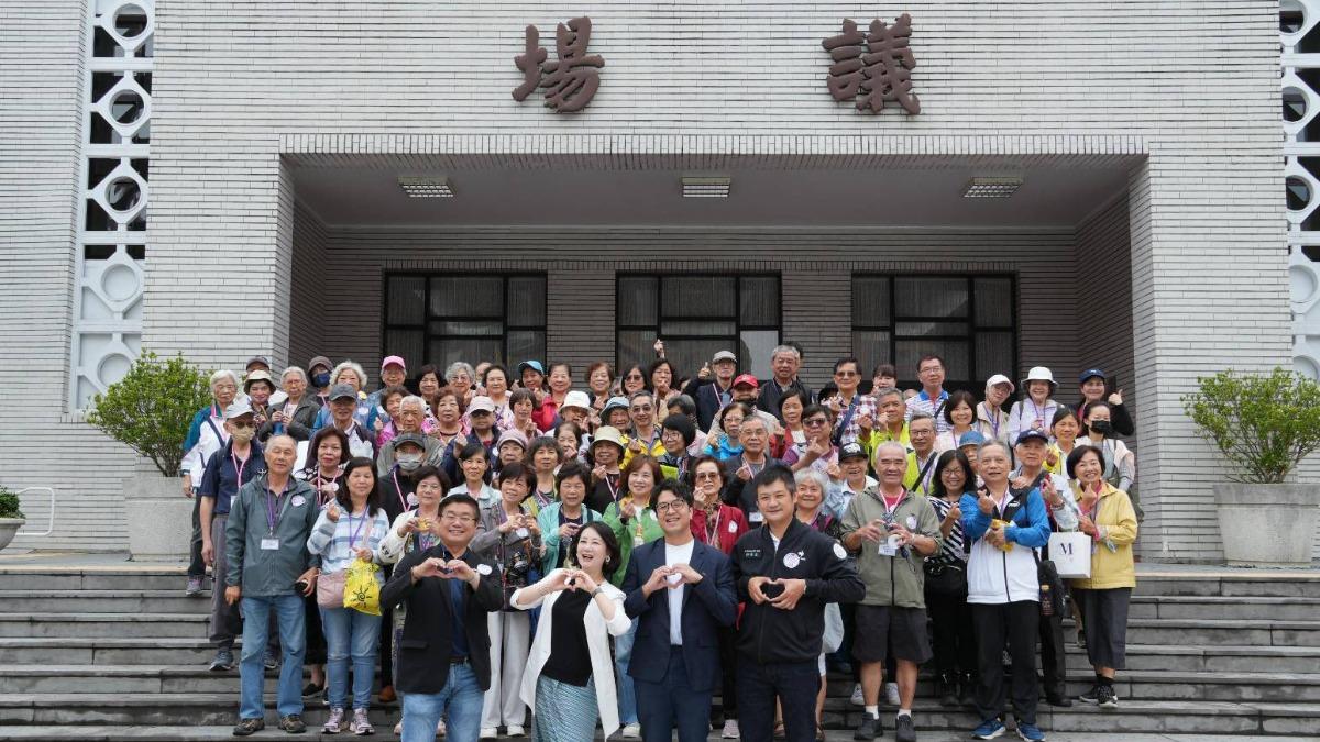 傳民進黨將提名沈伯洋參選台北市長,許淑華透露他正密訓台語。(圖/立委沈伯洋臉書)