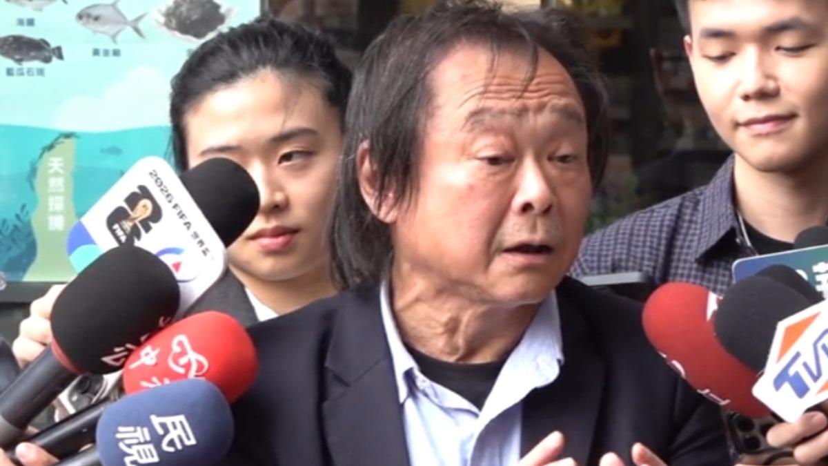 不滿被周玉蔻嗆,王世堅回擊是看到針孔沒看到山洞,更反酸等著被火車撞。(圖/TVBS)