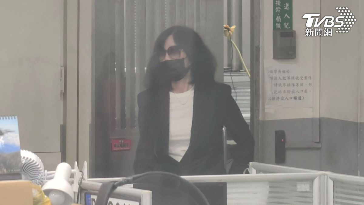 愛爾麗集團總經理劉貞華以500萬元交保,限制出境出海。(圖/陳冠宇攝)