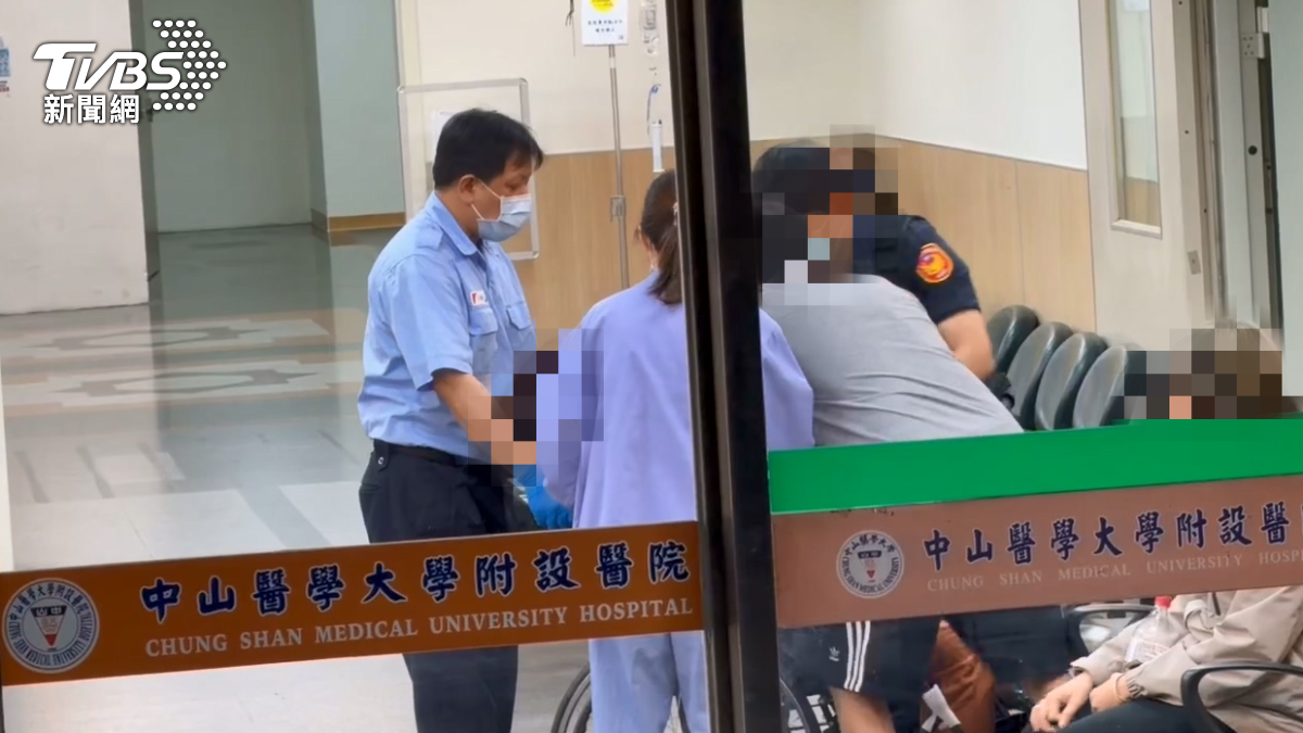 家屬獲報趕抵醫院一度癱軟。(圖/TVBS)