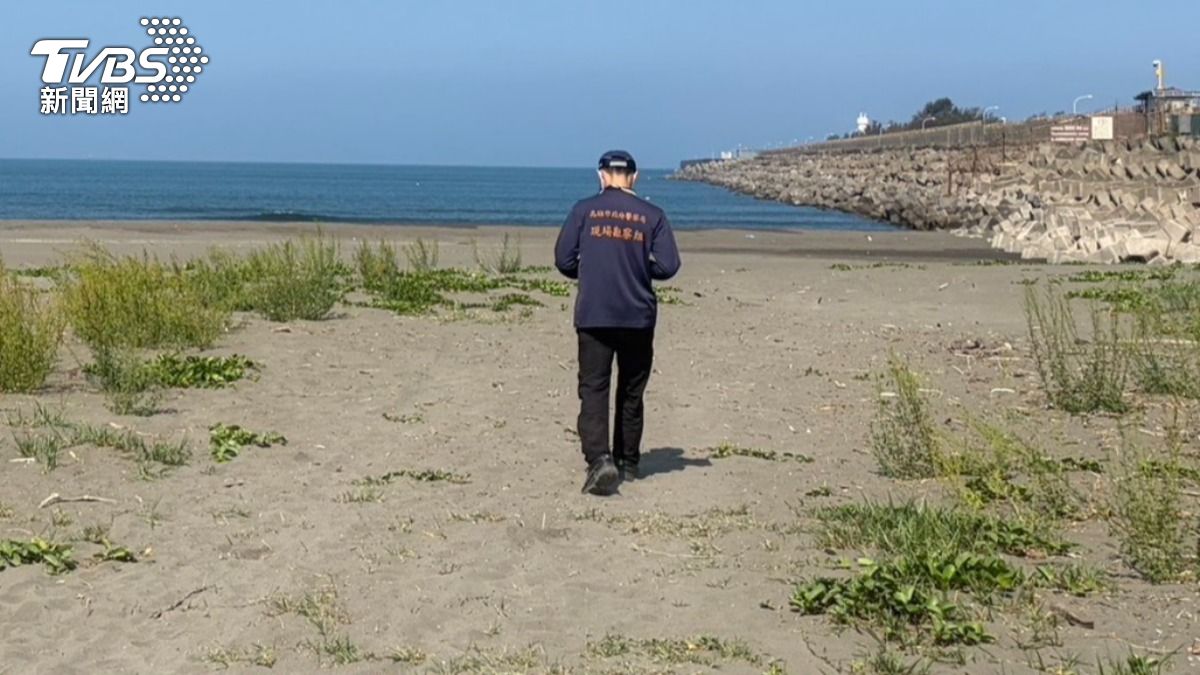 快訊／以為他在睡覺！高雄沙灘驚見「僵硬男屍」衣掀肚露
