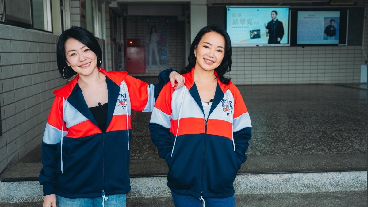 小S與阿雅回母校,感嘆身邊少了大S。(圖/翻攝小S臉書)