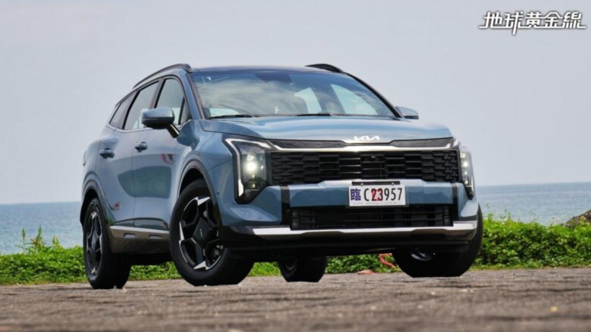 Turbo-Hybrid車型綜效輸出達235匹最大馬力與37.4公斤米峰值扭力,並具備約20km/L的平均油耗表現。(圖/地球黃金線)
