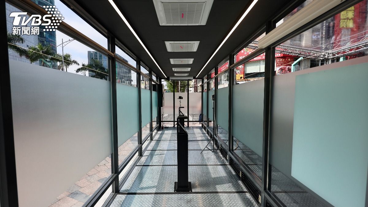 台北市新設置的指定吸菸區自5月7日起正式啟用。(圖/華子琛攝)
