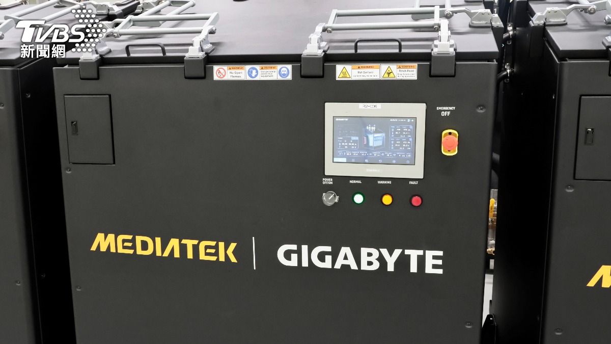 聯發科技研發資料中心為全台第一座採用大規模採用浸沒式冷卻技術的資料中心。(圖/潘建樺攝)