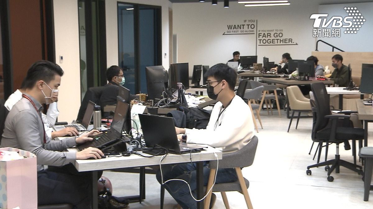 上班族工作壓力逐漸增加(圖/TVBS)