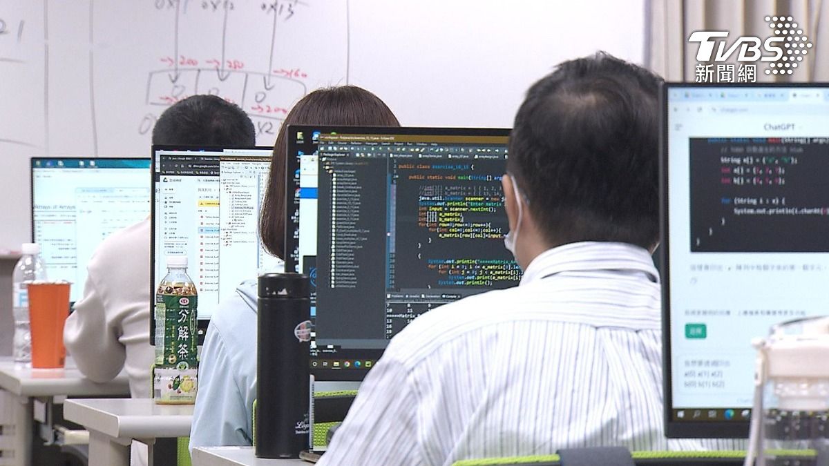 上班族工作壓力逐漸增加(圖/TVBS)
