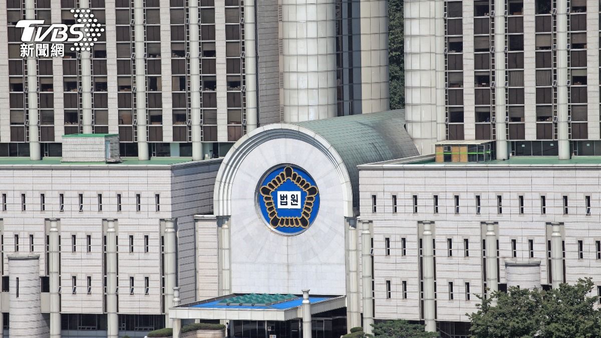 才剛重判前第一夫人4年!主審法官墜樓亡 現場留遺書