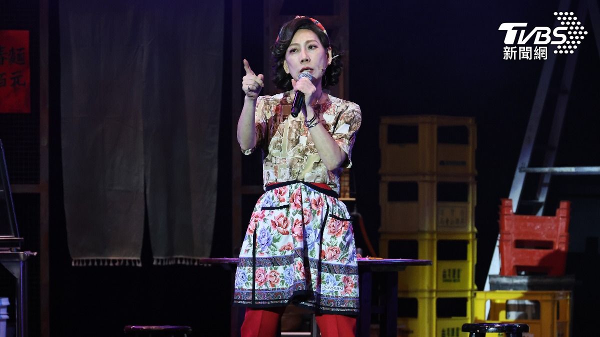 郎祖筠飾演麵攤老闆娘「鶯鶯」。（圖／張哲鳴攝）