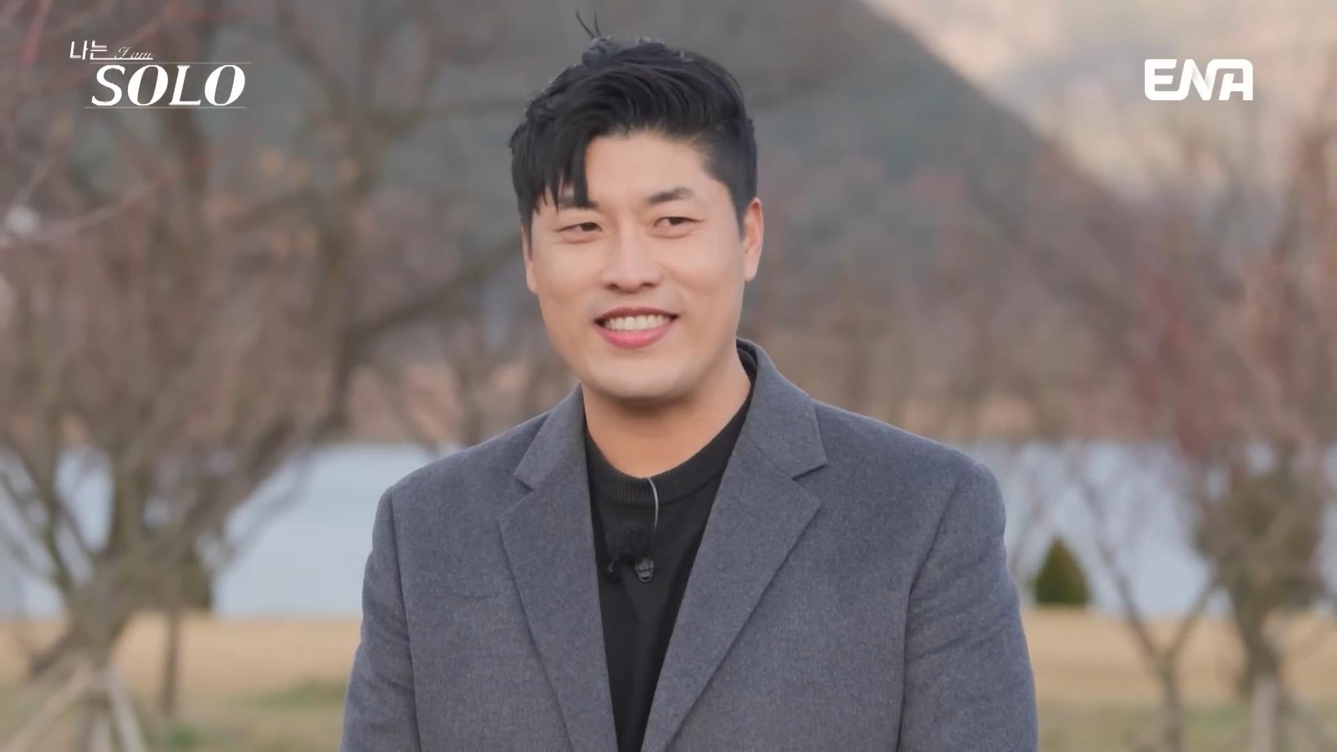根據目前釋出之資料,犯案的男嘉賓應為朴英哲。(圖/翻攝自ENA 이엔에이YouTube)