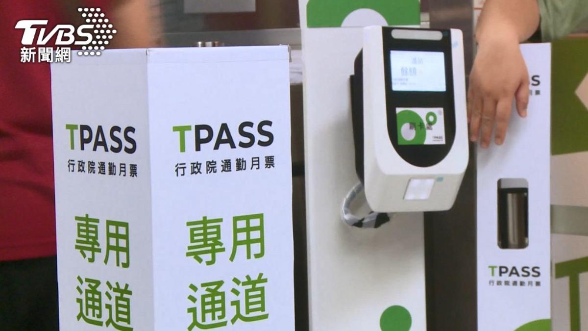 TPASS月票適用範圍涵蓋捷運、輕軌、台鐵 (區間/快車)、市區公車、公路客運及YouBike。(圖/TVBS)
