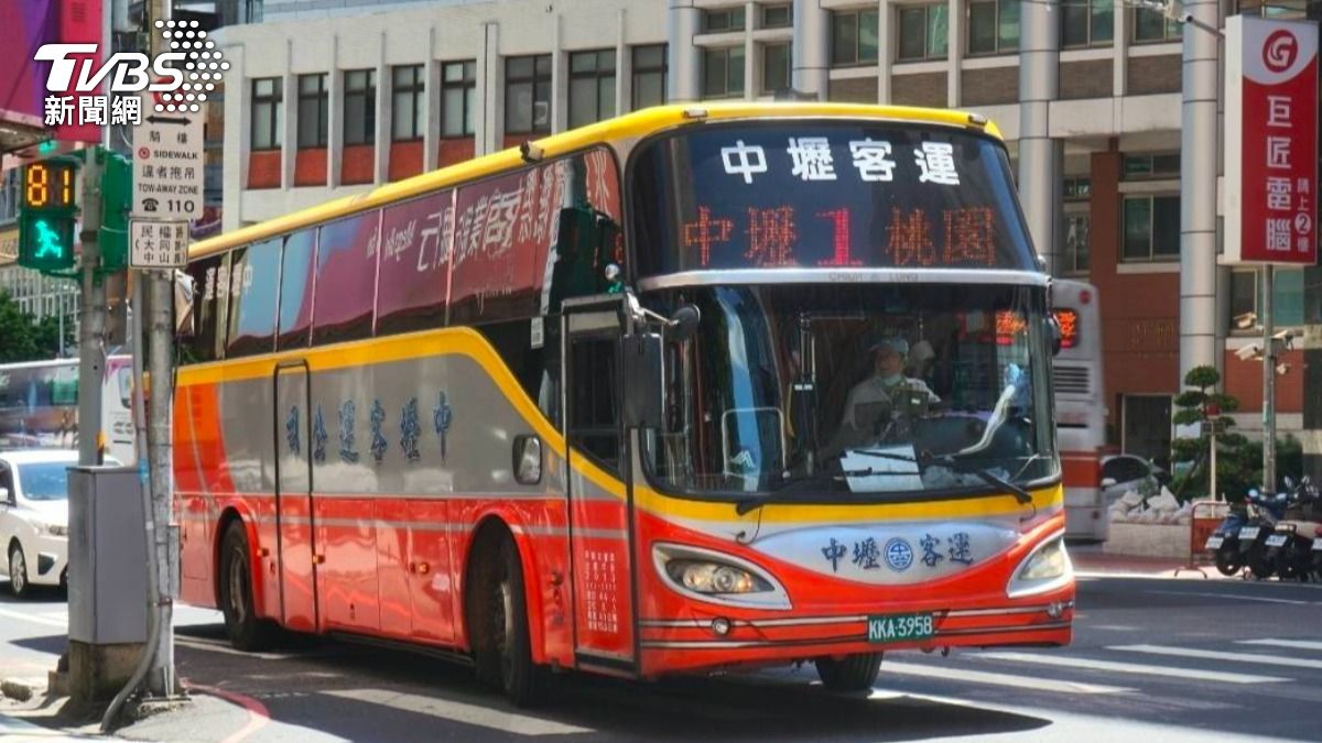 中壢客運一名司機日前遭控訴不讓乘客上車。(圖/TVBS)