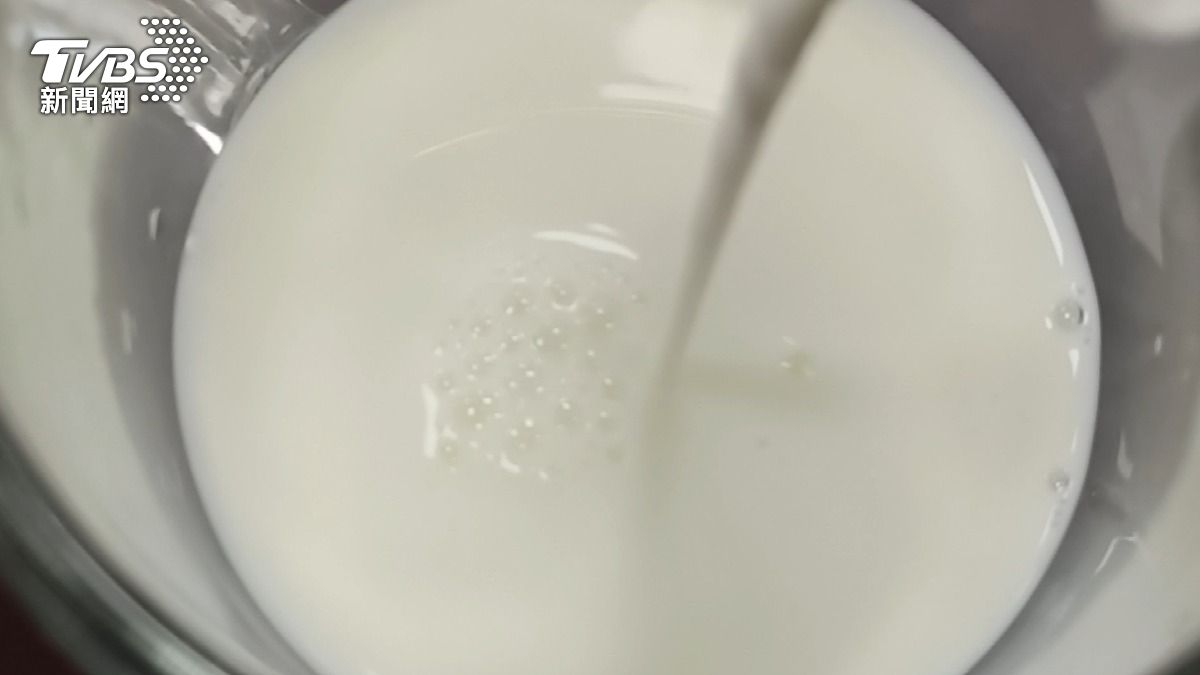 乳品建議降為每日1杯！醫師提醒：不是少喝牛奶　關鍵是「這原因」... （圖/TVBS）