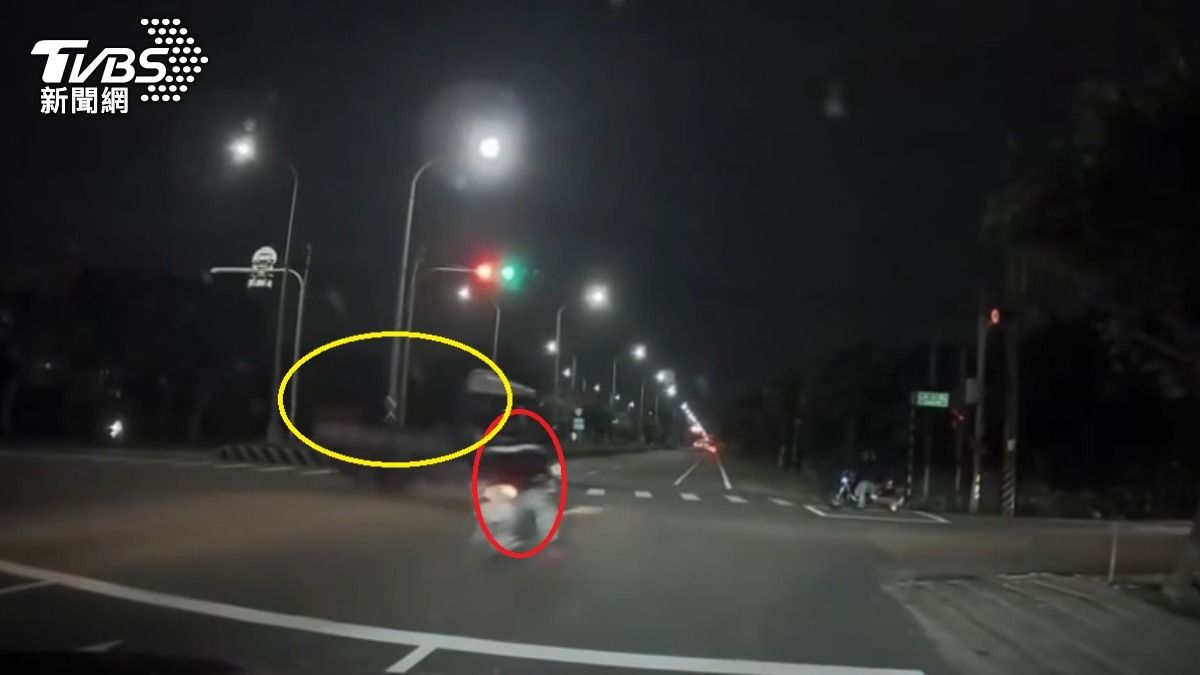 有片/彰化死亡事故!印尼移工騎車闖紅燈猛撞左轉小貨車 噴飛慘死