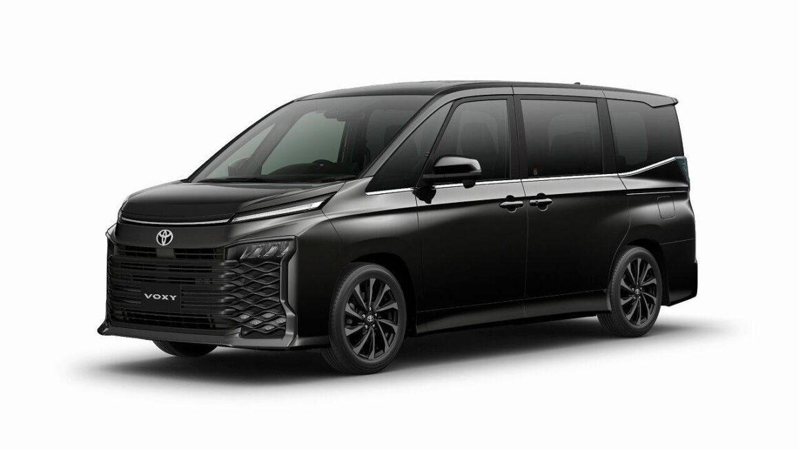 Voxy則落在375.1萬至438.02萬日圓之間,約新台幣75萬至88萬元。(圖/Toyota)