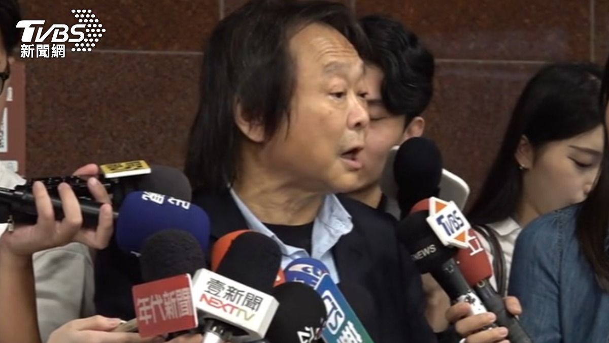 被暗指為側翼的民進黨立委王世堅無奈回應，生命苦短不必浪費在口舌之爭。（圖／TVBS）