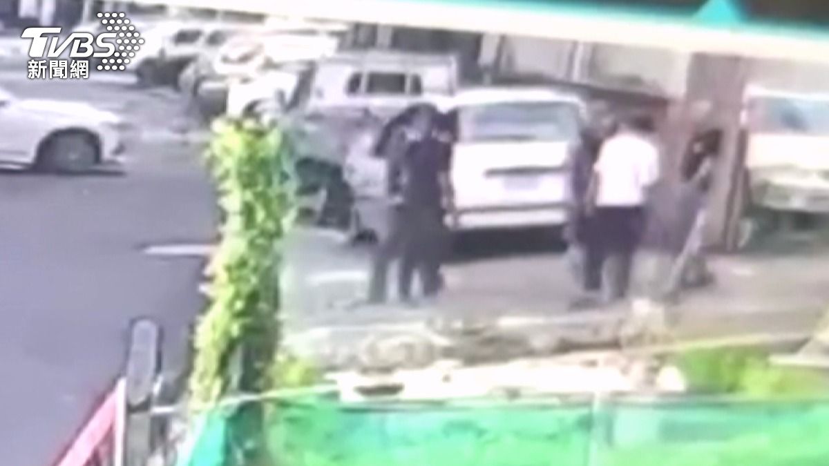 金錢糾紛談崩了!女載現任衝撞前男友,3傷急送醫。(圖/民眾提供)