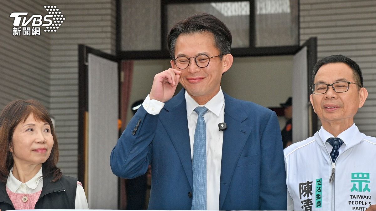 軍購通過7800億版本,黃國昌到立院致意。(圖/胡瑞麒攝)