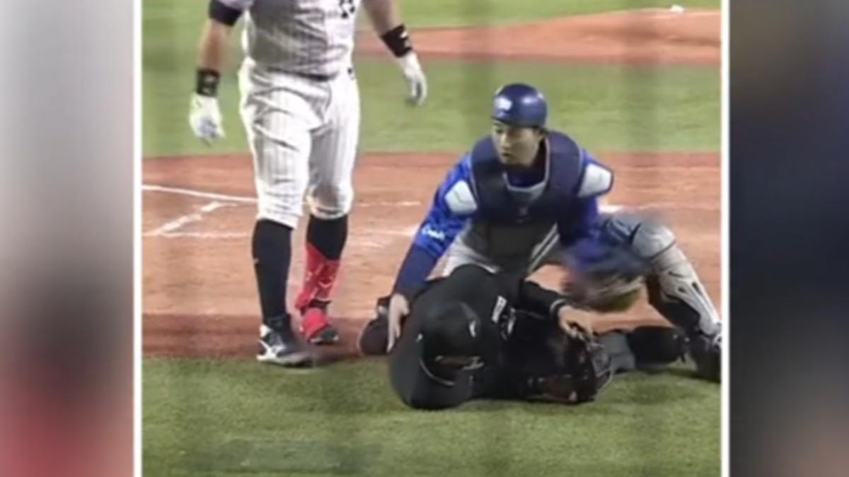日職主審遭甩棒爆頭倒地!昏迷2週未醒 聯盟急令戴頭盔