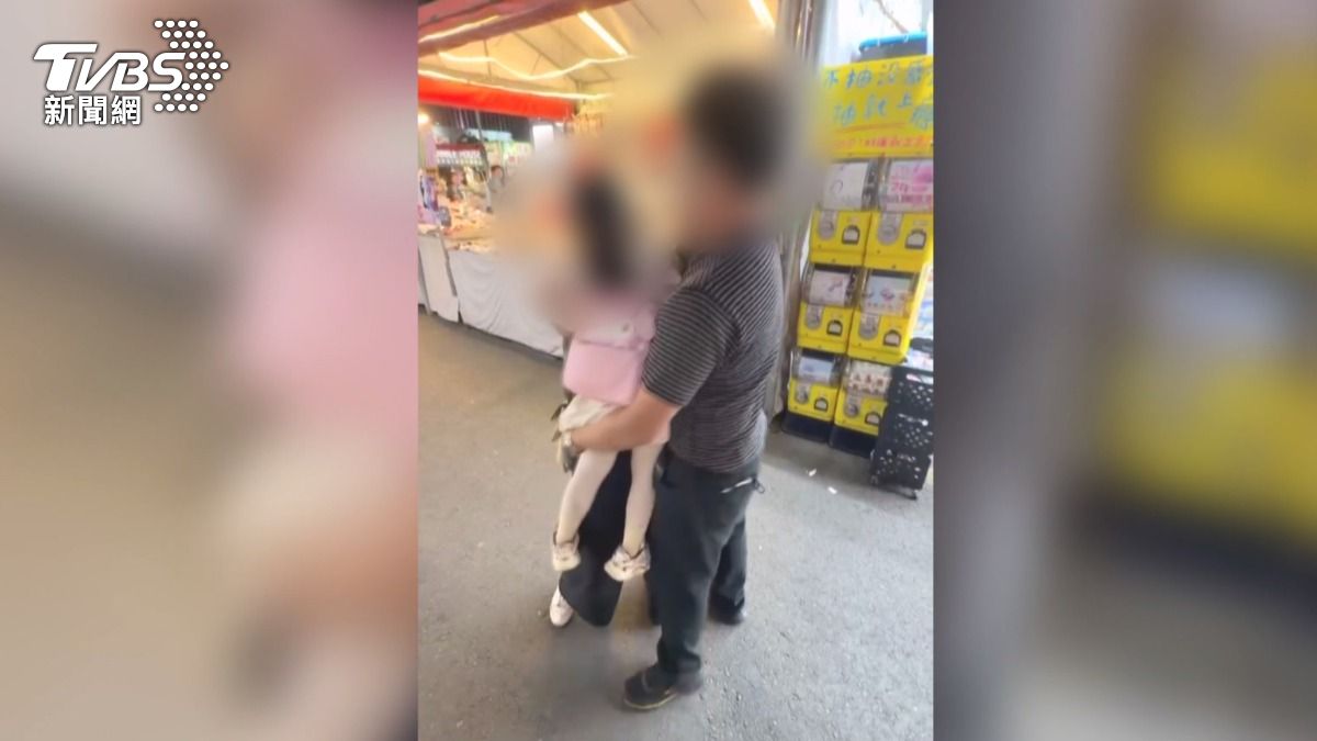 離婚夫妻夜市「搶女兒」!4歲童驚恐哭喊 雙方互告進警局