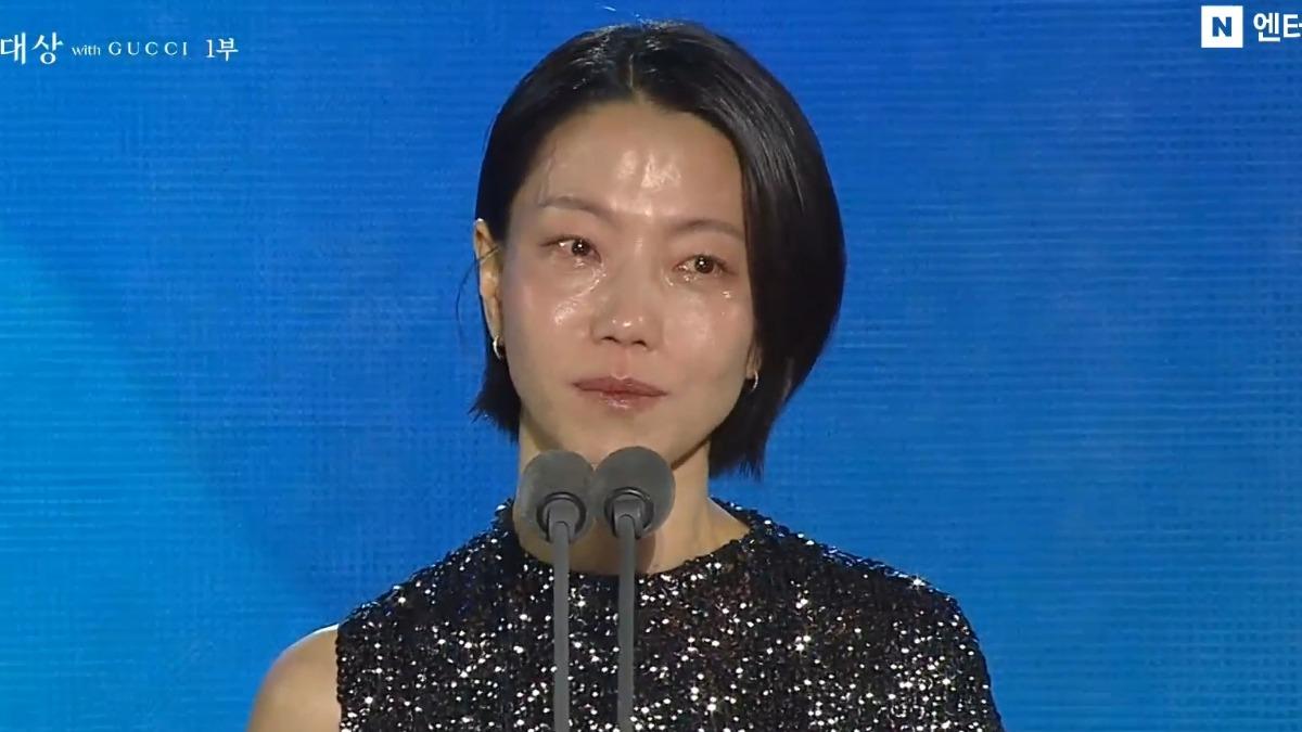 百想62/《財閥家》金新綠奪影后爆哭! 金俊秀突破封殺獲獎:沒準備致詞