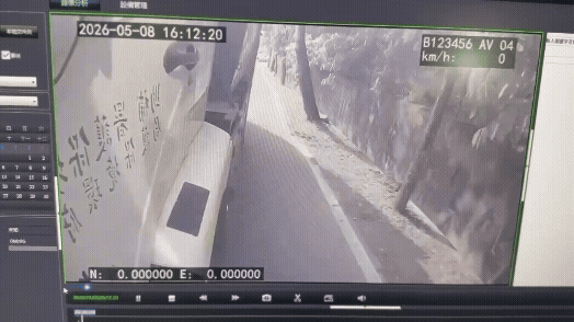 行車記錄器拍下賴婦遭撞噴瞬間。(圖/TVBS)