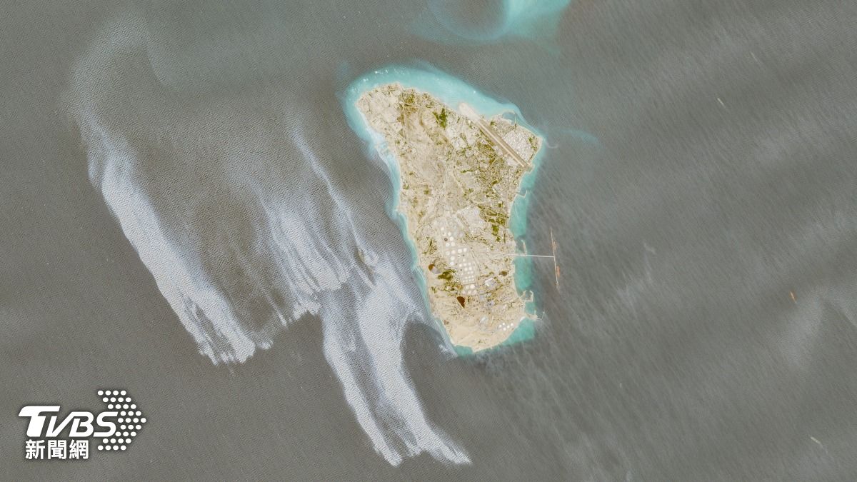 伊朗哈爾克島外海疑現油汙外洩!持續擴散 恐超過3千桶原油流出
