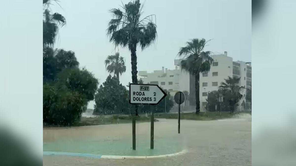 部分地區單小時降雨量估計突破40毫米,極易引發局部閃洪與土石流。(圖/翻攝自每日郵報)