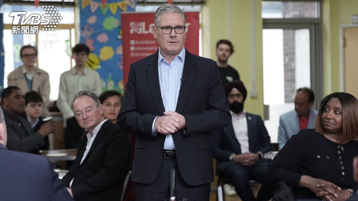 英國工黨在地方選舉慘敗,首相施凱爾面臨黨內逼宮壓力。(圖/達志影像美聯社)