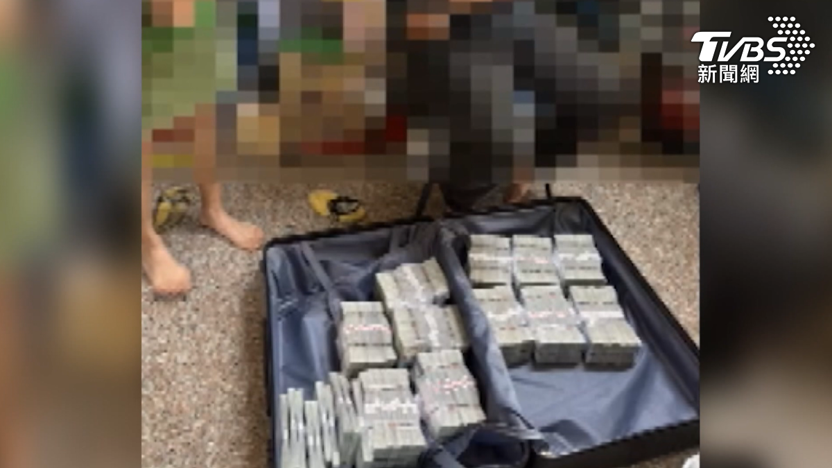 警方抓到她時，行李箱還裝著滿滿現金，經過清查，包括之前得手金額，已經從同一名張姓女子身上，騙走了4835萬元（圖／TVBS）