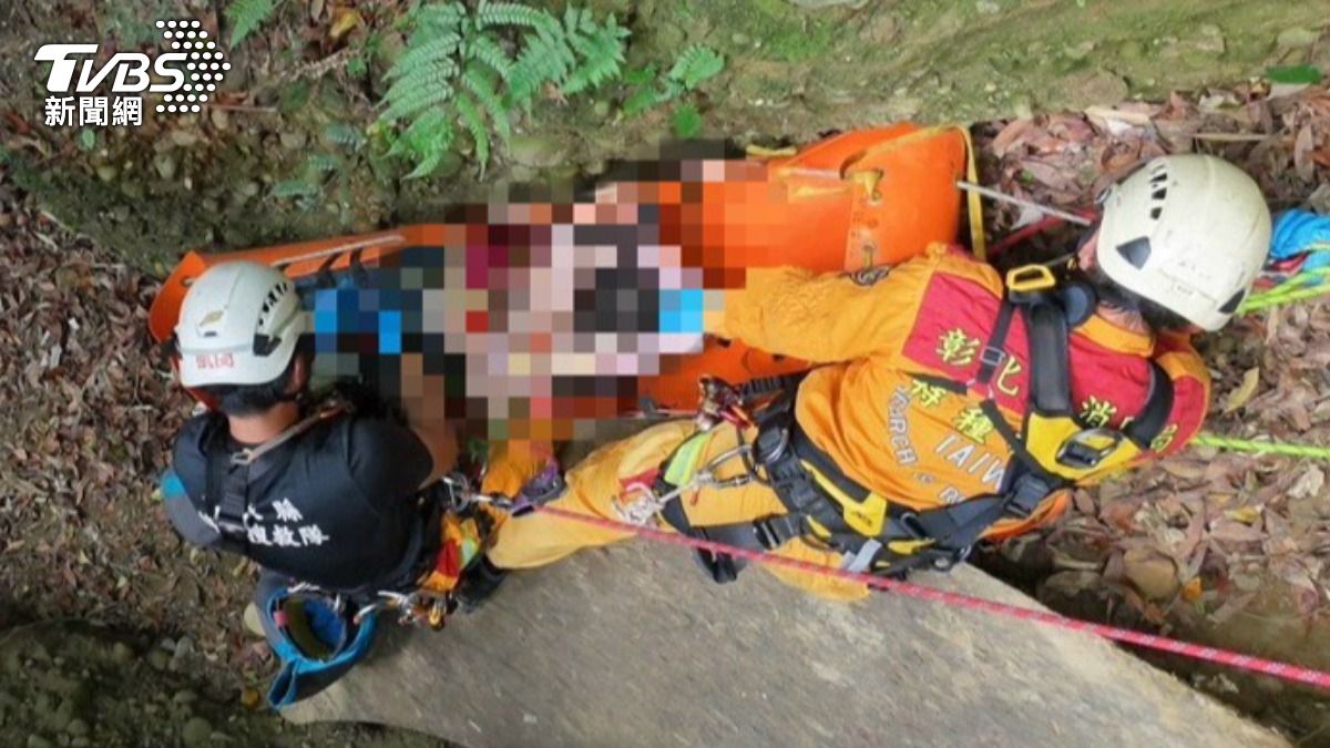 母親節前憾事！7旬嬤撿垃圾墜52米深谷亡　消防志工兒急尋救不回