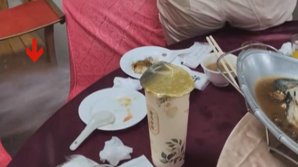 高雄知名總鋪師阿隆師於母親節期間舉辦三場大宴,民眾移動時不慎撞斷水管,導致水柱不斷噴出。(圖/翻攝Threads_cianhuei0621)