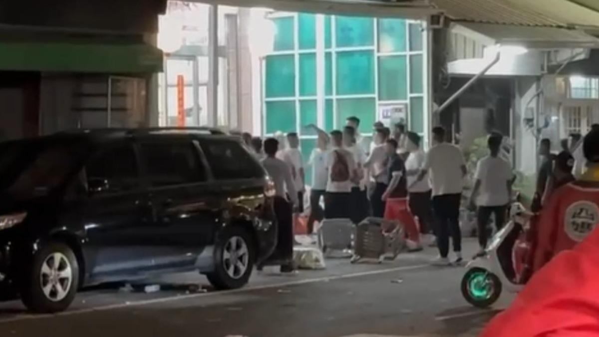 曾蔡美佐的住家日前被數十名白衣人闖入。(圖/民眾提供)