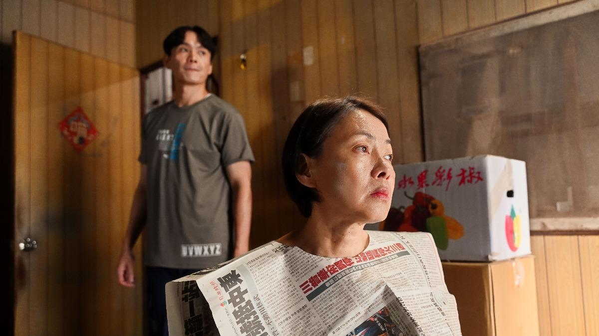 黃鐙輝跟柯淑勤合作。(圖/YT頻道《說到不如做到陪伴》提供)