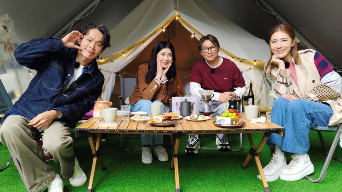 黃鐙輝、黃嘉千、陳鎮川與小禎一起錄影。(圖/徽摩立科技提供)