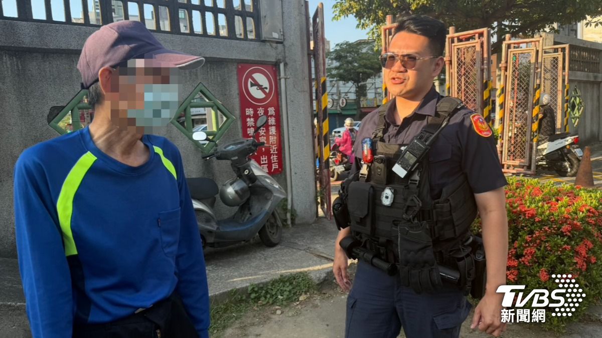 老翁最終順利被尋獲，被警方帶回家與妻子團聚。（圖／TVBS）