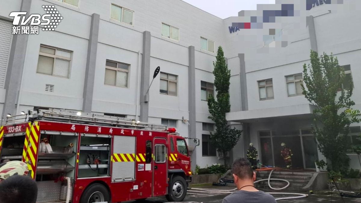 快訊/樹林科技廠房傳火警!1樓會議室突起火「濃煙密布」