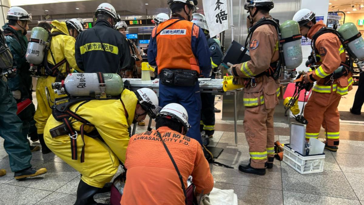 日JR列車疑遭噴灑不明物體!10人緊急送醫 警方朝傷害案偵辦