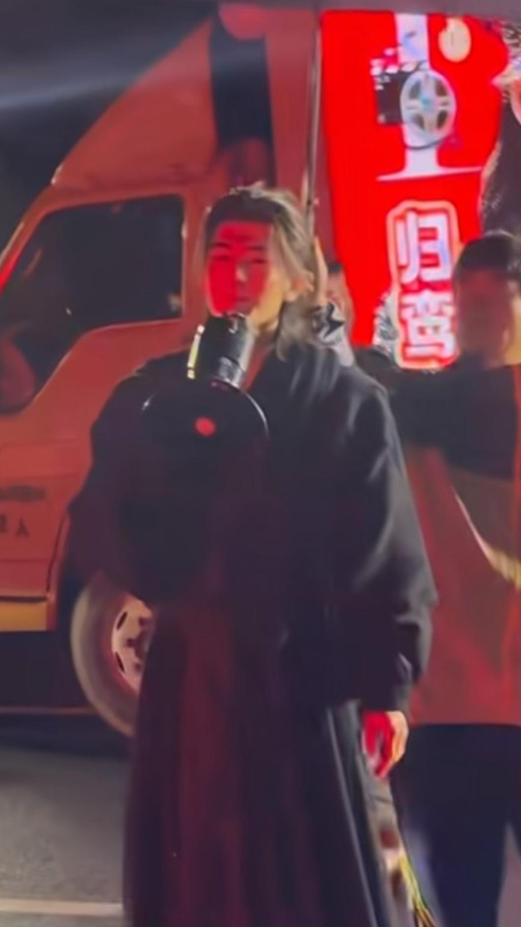 張凌赫宣布殺青了。(圖/翻攝自微博)