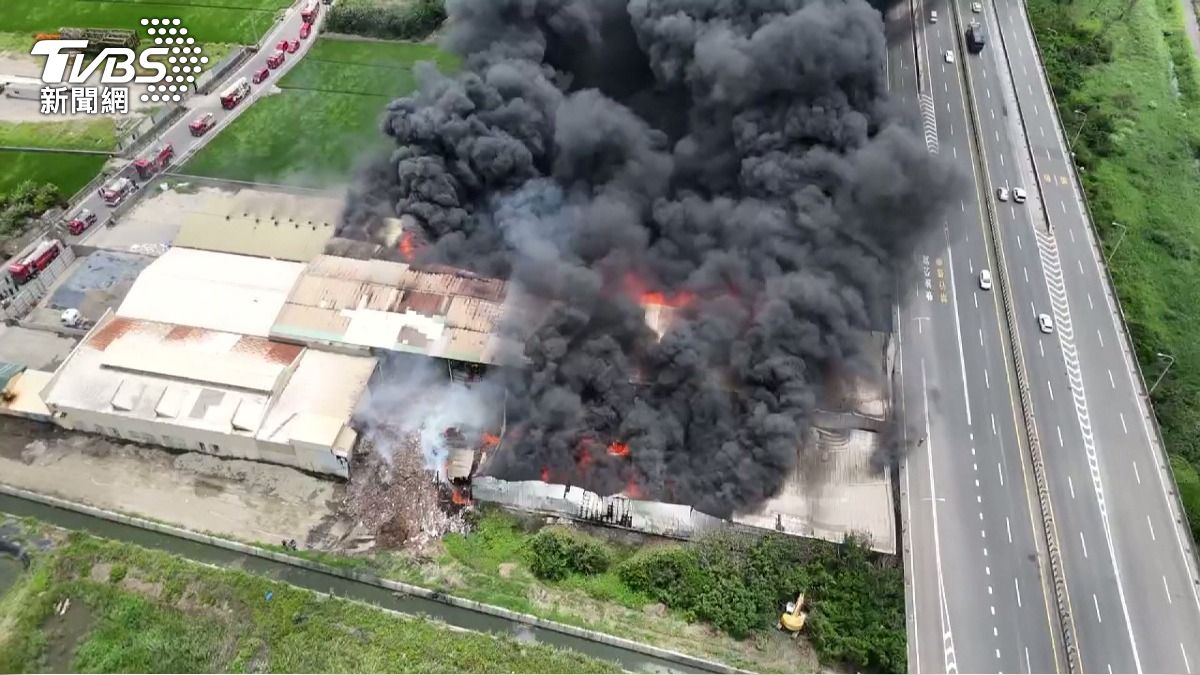 快關窗!彰化工廠大火「惡臭擴散」嘉義縣市 急發空污警報