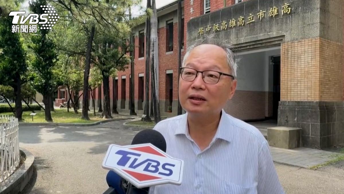高雄中學校長莊福泰親自回應並致歉，表示自己用括號寫了「偷拍的」三個字，對此表達很深的歉意，坦承這確實是不適當的用語。（圖／TVBS）