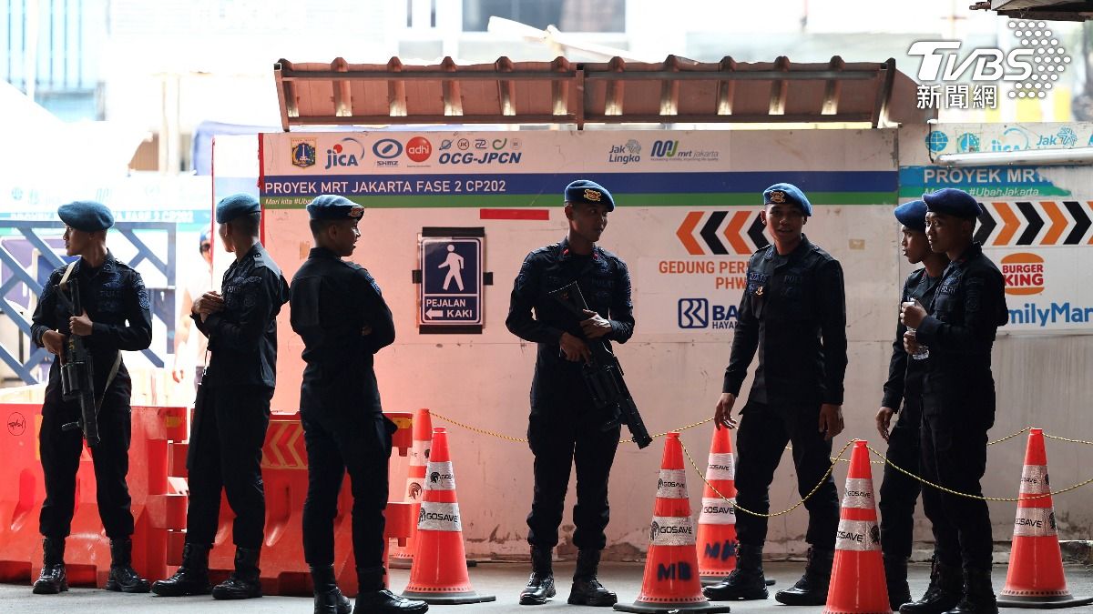雅加達突擊搜查網上賭博活動,逾300名外籍人士被捕。(圖/達志影像路透社)