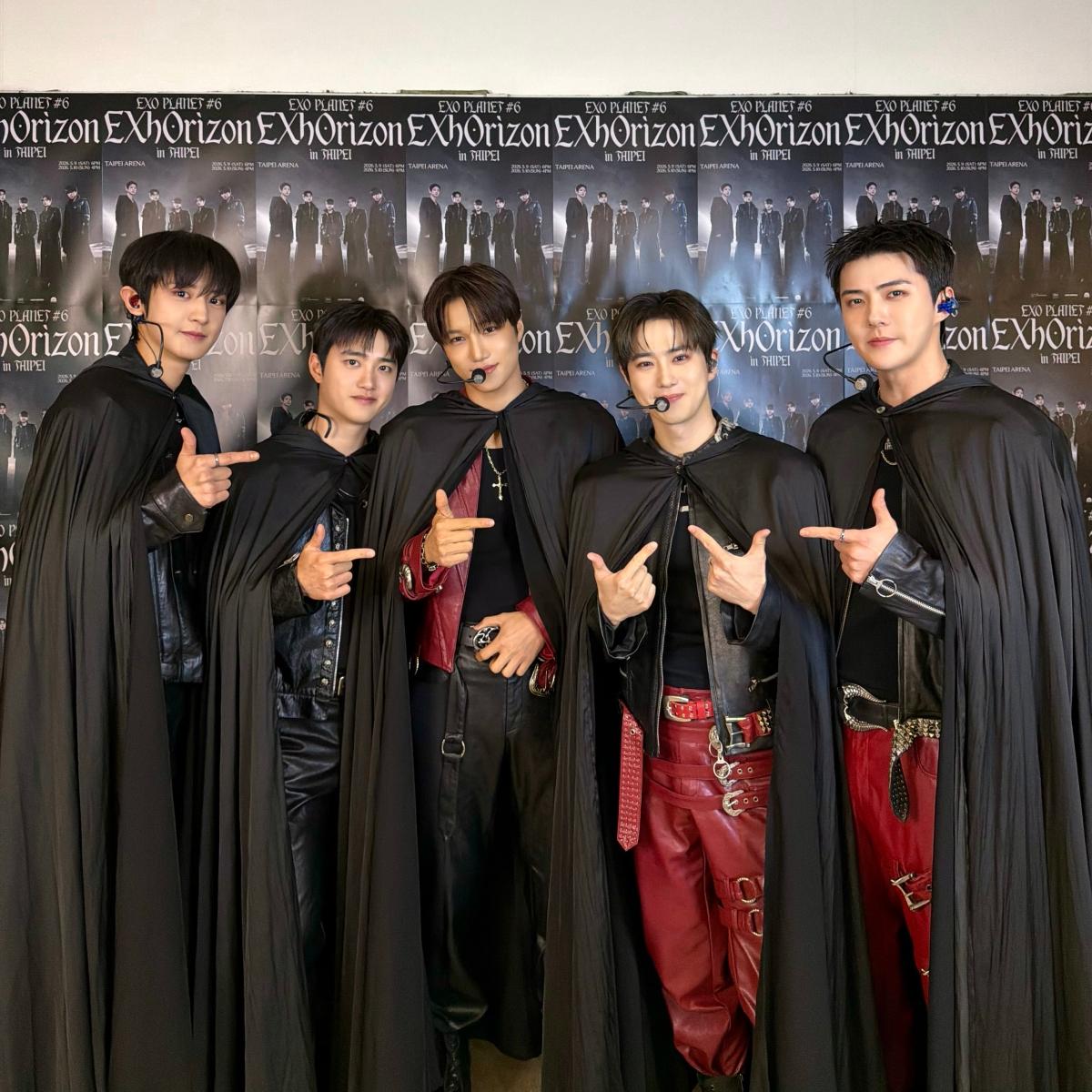 左起燦烈、D.O.、KAI、SUHO跟世勳。(圖/翻攝自EXO推特)