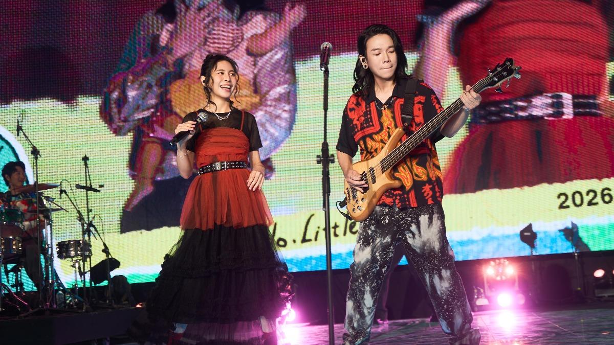 以諾(右)和老婆可庭首次合體公開演出,讓粉絲相當驚喜。(圖/相信音樂提供)