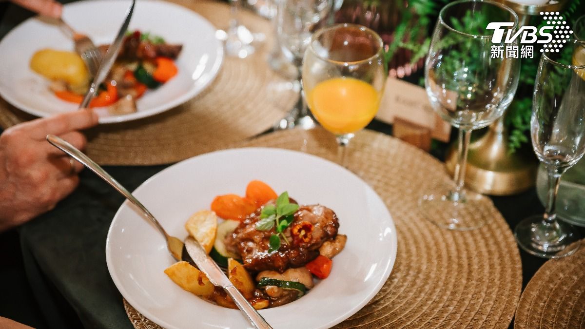 瘦不下來可能是「太晚吃晚餐」! 最佳進食時間曝