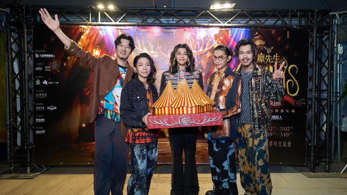 麋先生順利完成6場「大馬戲團 CircUs Max」演唱會，會後開心接受訪問。（圖／相信音樂提供）