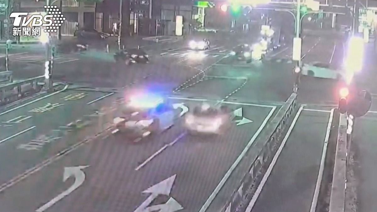 70歲男疑吸毒開車上路!違規遭警逮一路狂逃2KM。(圖/民眾提供)