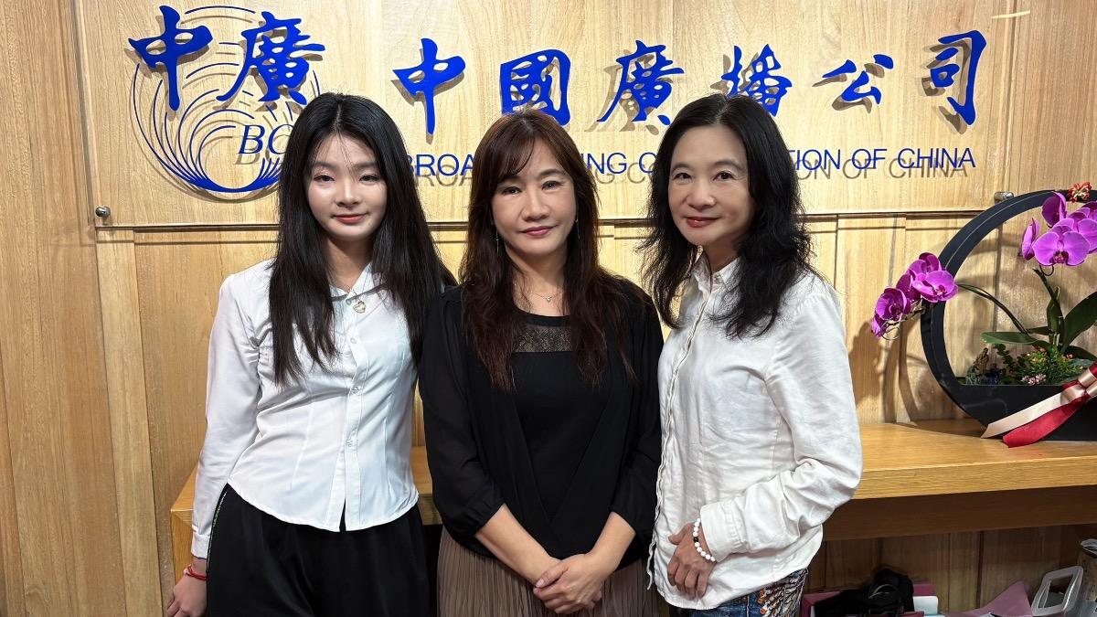 代母出征!以無黨替應曉薇選議員 應佳妤:不會情勒小草投給我