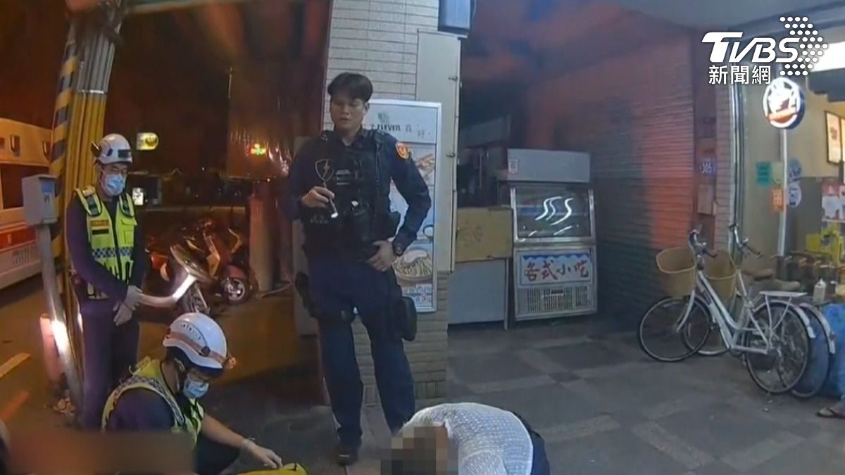 女子裝病,一度痛到跪地。(圖/TVBS)