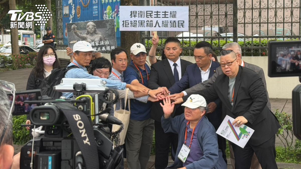 重大刑案被害者家屬、國民黨立委、中華人權協會。（圖／TVBS）